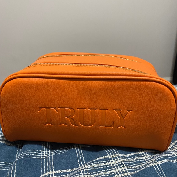 Truly makeup bag - Picture 1 of 3